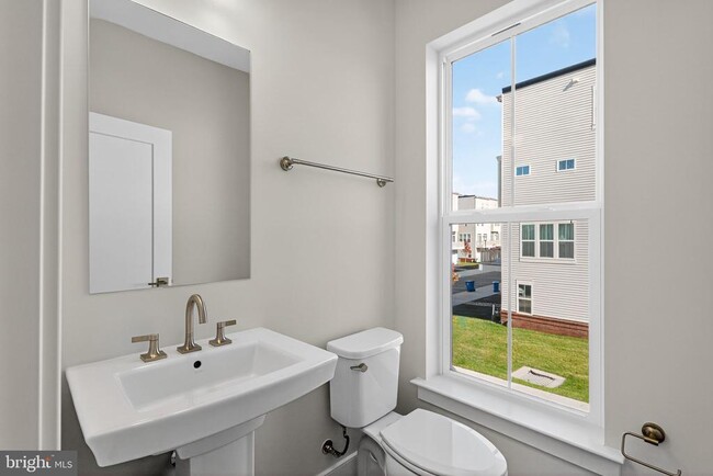 Building Photo - 22832 Tawny Pne Sq