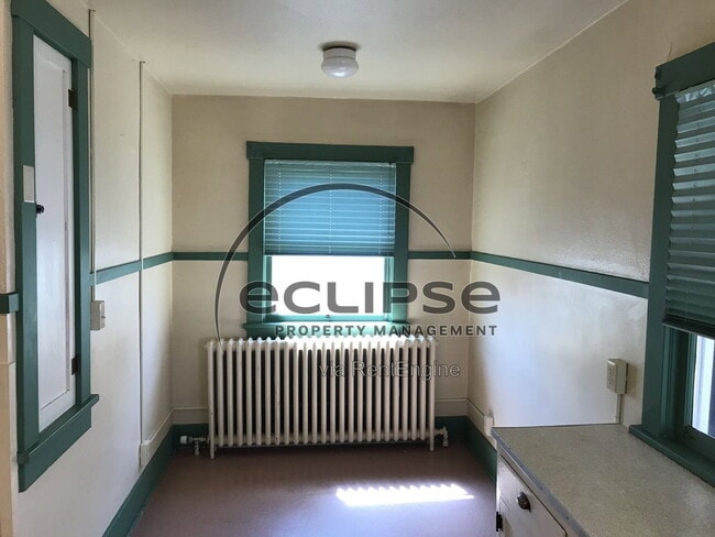 Building Photo - 711 2nd St