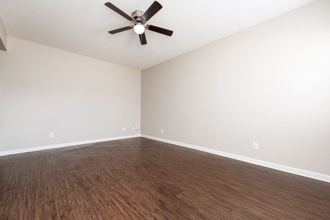 Building Photo - Remodeled 2 Bedroom Duplex in Rogers AR – Pet Friendly, Private Community