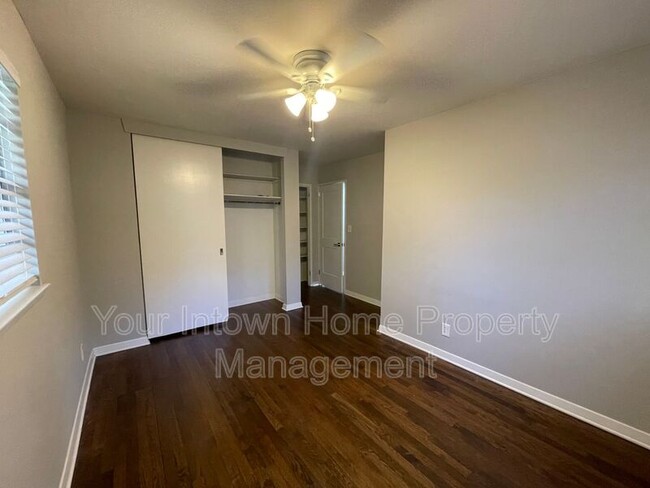 Building Photo - 1525 Sanden Ferry Dr