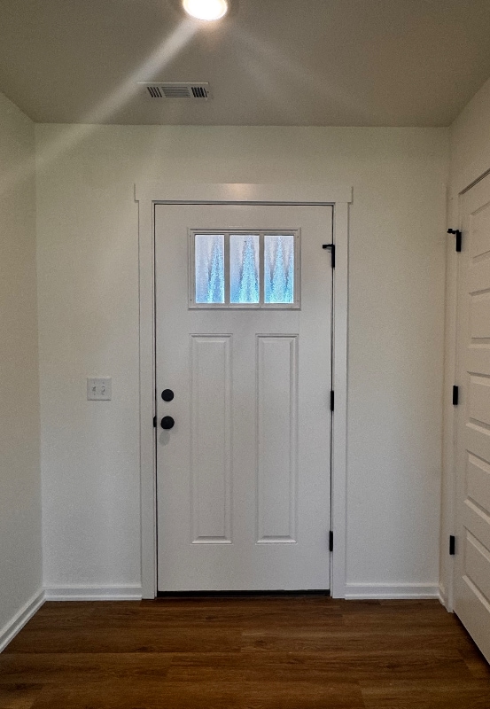 Building Photo - 935 N Labrador Ave