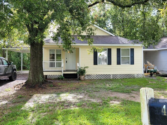 Primary Photo - 40216 Hendrix Ln