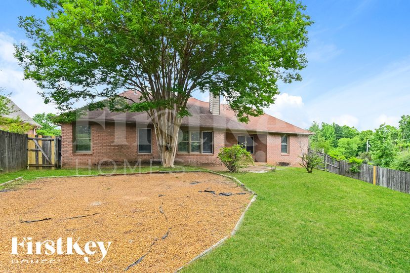 Building Photo - 844 Tropicana Dr E