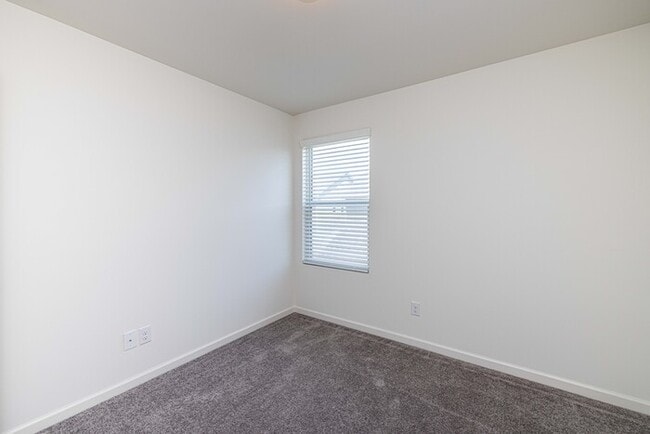 Building Photo - 3 Bedroom Townhome Bonterra Village AVAILA...