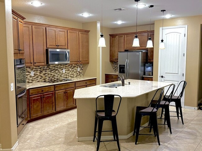 Building Photo - 15747 W Shaw Butte Dr