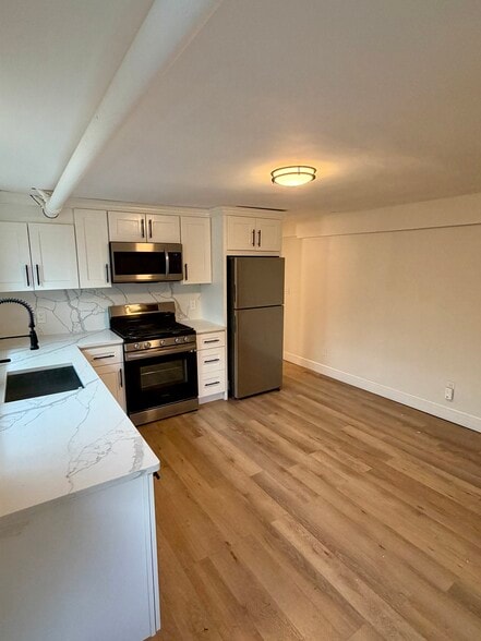 Kitchen - 54 S Kensico Ave