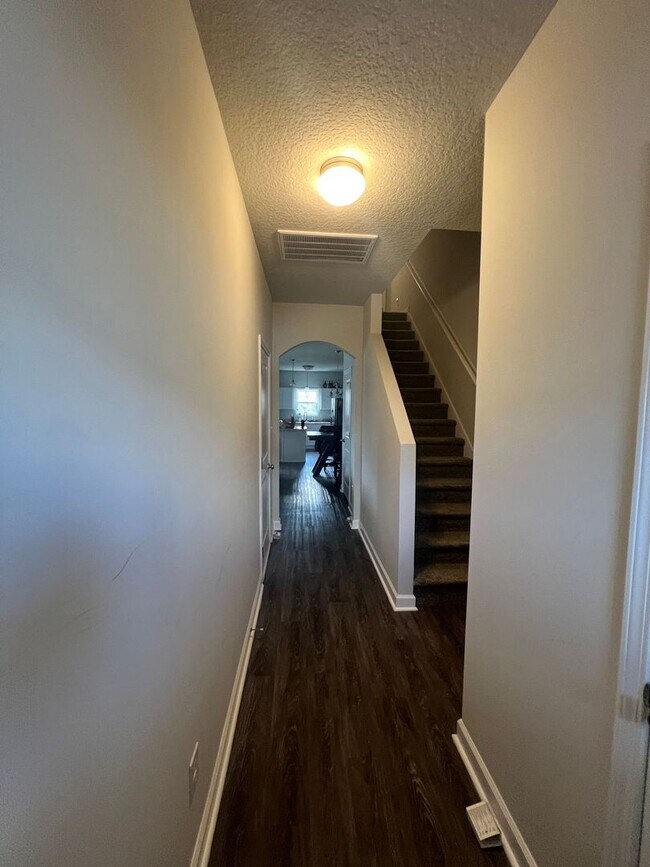 Building Photo - 210 Shallowbag Bay Ln