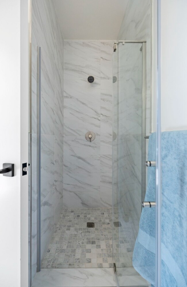 Building Photo - 693 Sutter St