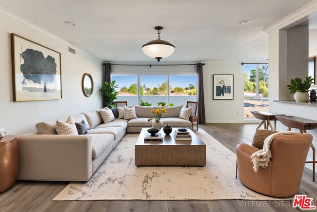 Building Photo - 5454 Zelzah Ave