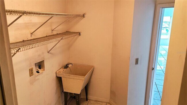 Building Photo - 3346 Mazur Dr