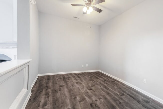 Building Photo - 1422 Southgate Dr