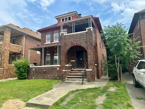 Building Photo - 2681 Pasadena St