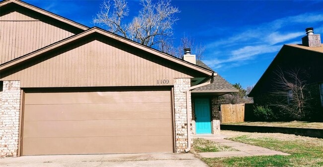 Building Photo - 1109 Parkview Dr