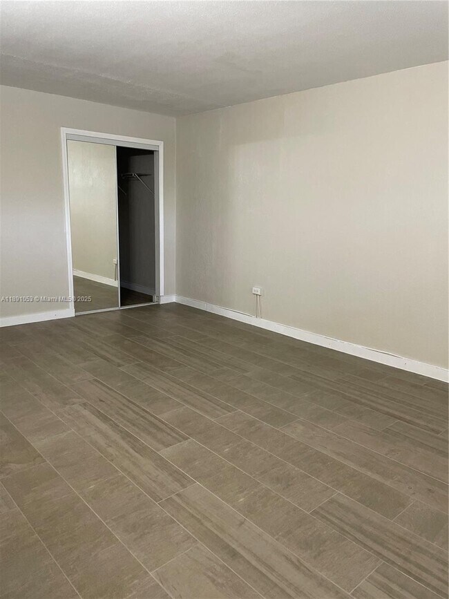 Building Photo - 6620 Miami Lakes Dr