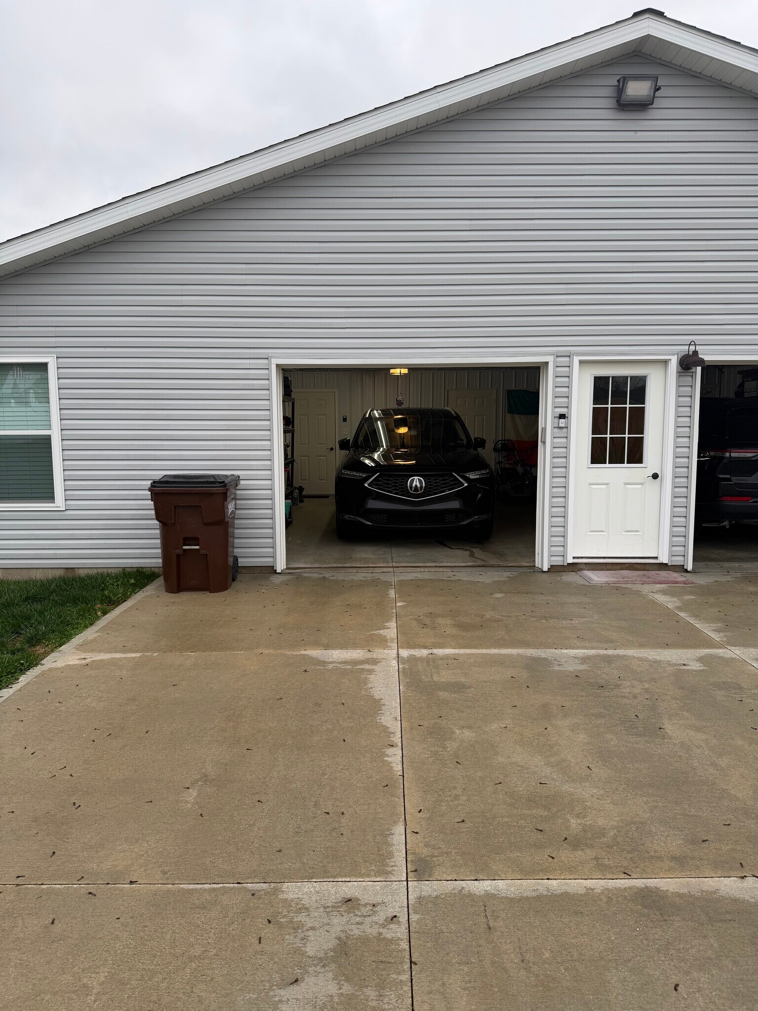 Garage - 184 School St