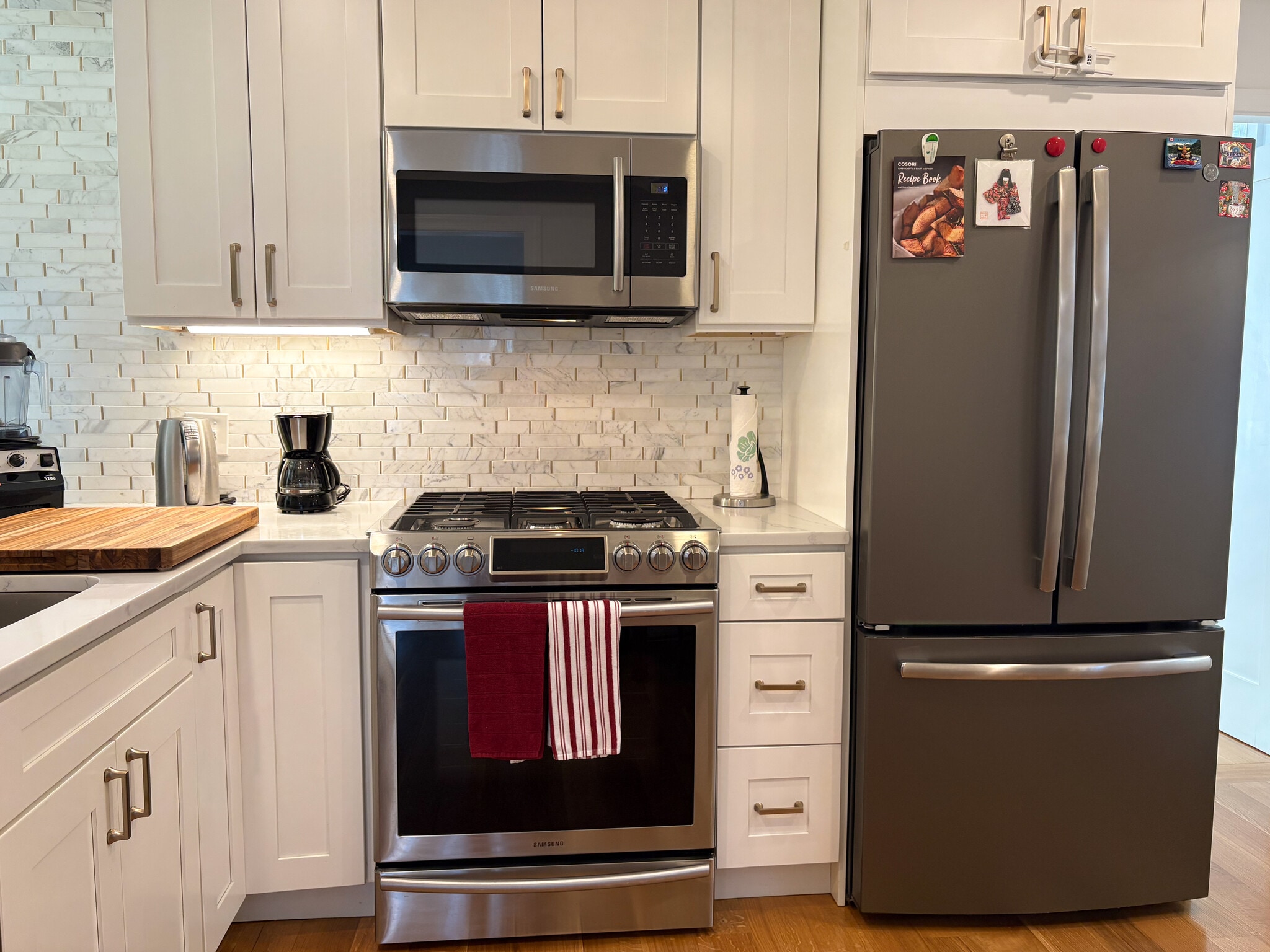 Full kitchen - 4 Stickney Ave