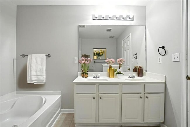 Building Photo - 2263 Leicester Way SE