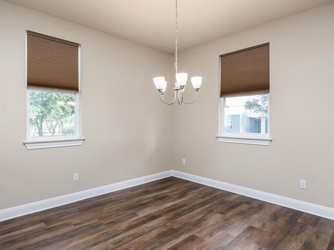 Building Photo - 904 Central Blvd