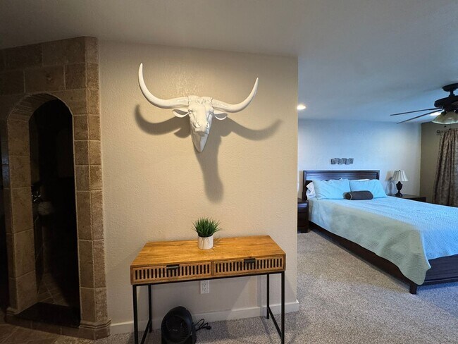 Building Photo - Riverfront 2BR Condo Great Views, Luxury Furnished incl UTILITIES