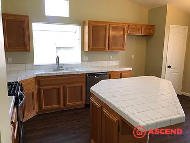 Building Photo - Fantastic Home Located In Rosedale!