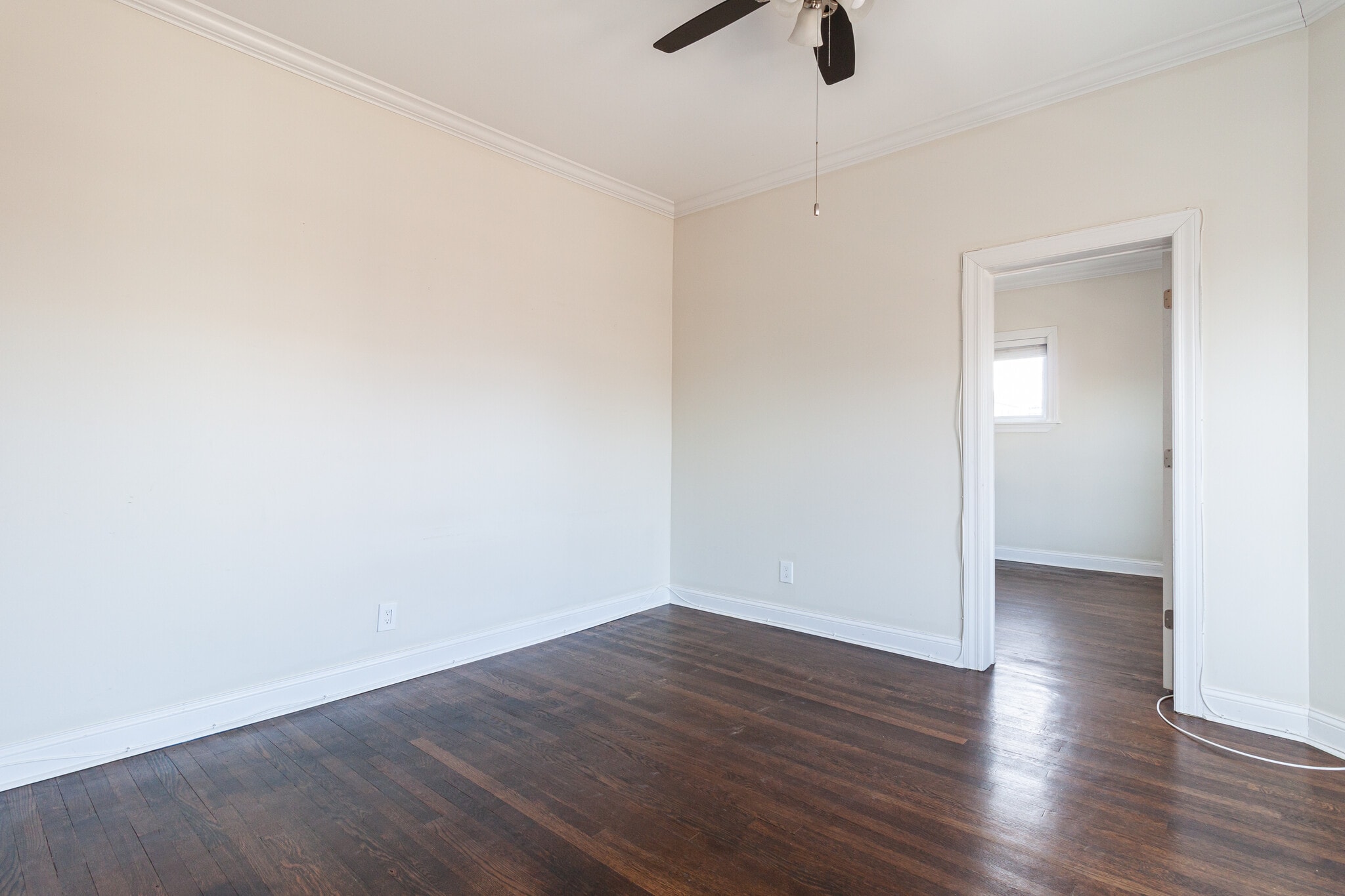 Building Photo - 923 W Waveland Ave