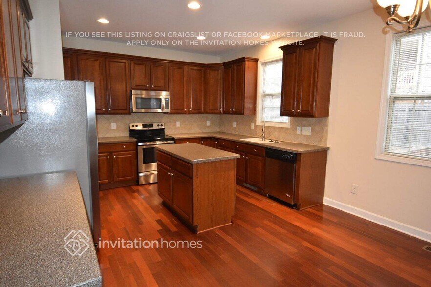 Building Photo - 335 Oak Alley Trail