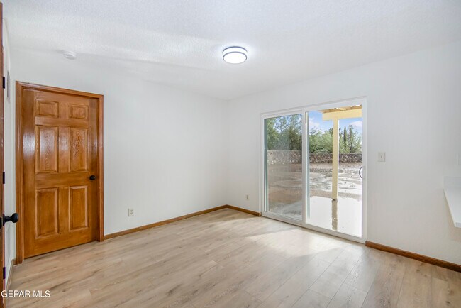 Building Photo - 929 Totonaca Ln