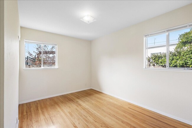 Building Photo - 2208 Buena Vista Ave