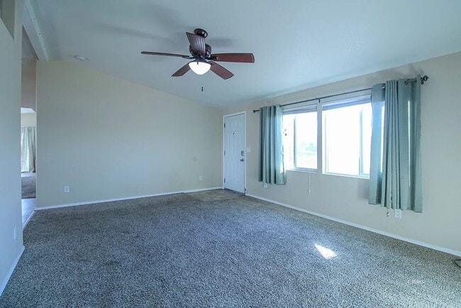 Building Photo - 935 W Sullivan Ave