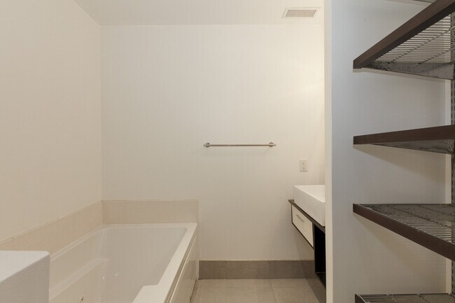 Building Photo - 1516 R St NW