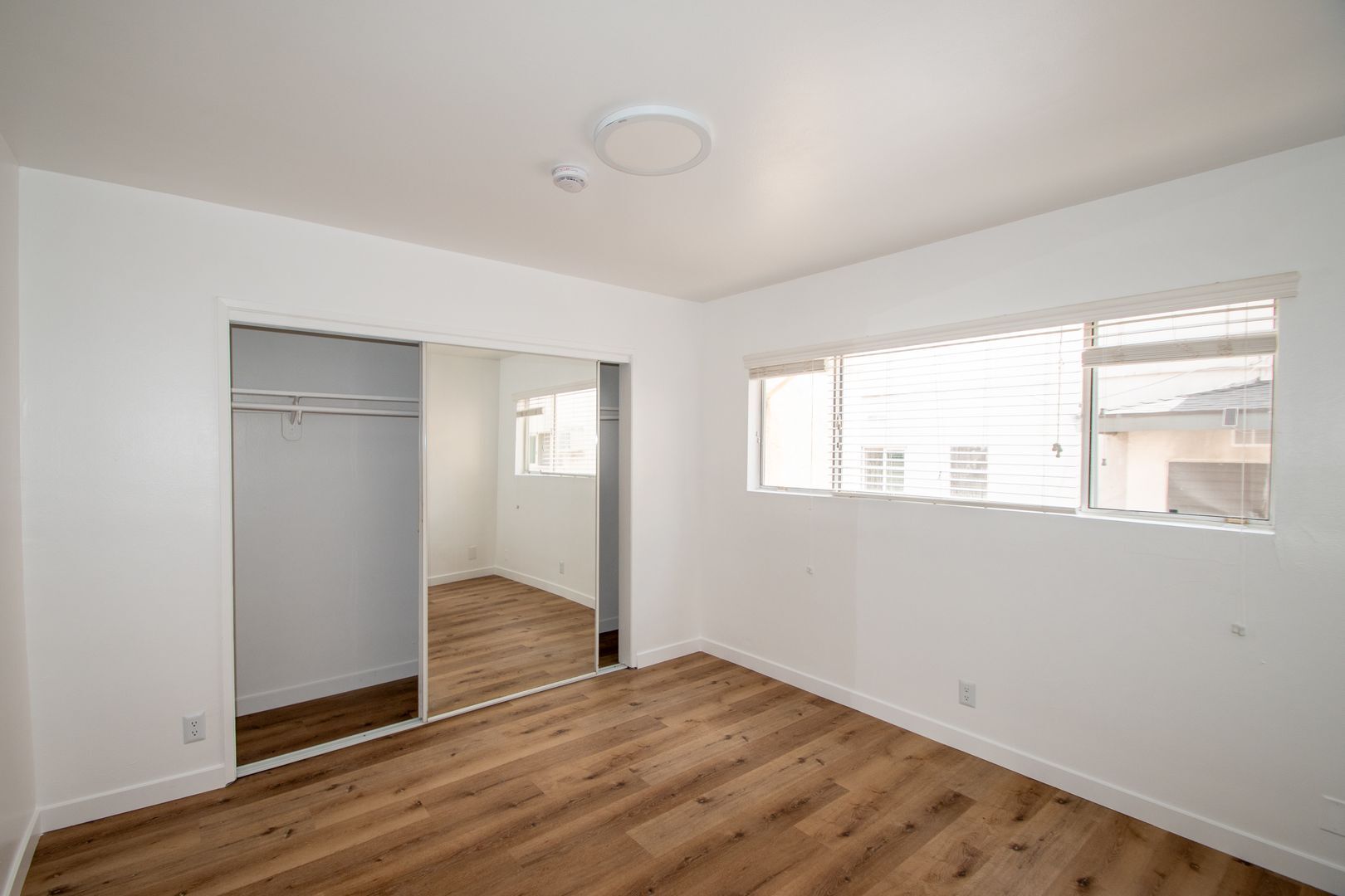 Building Photo - 14706 Dickens St