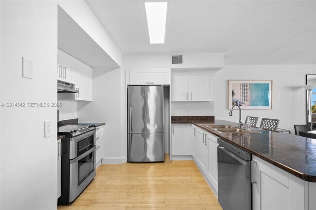 Building Photo - 9499 Collins Ave