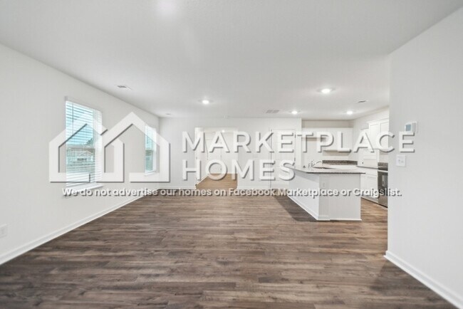 Building Photo - 2025 Southwood Cir