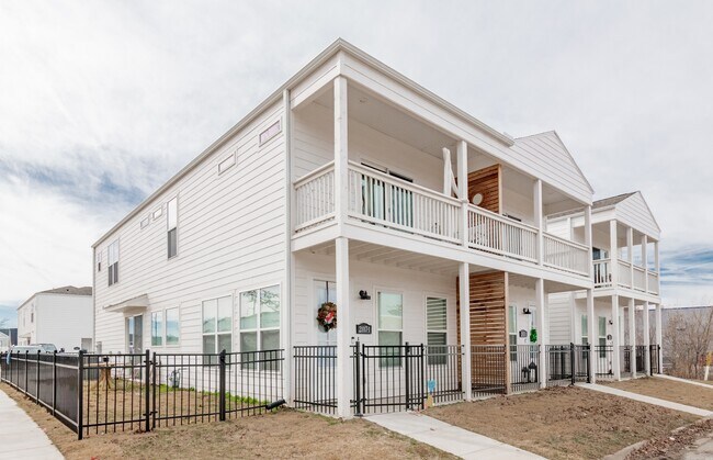 Building Photo - 2119 Parnell Dr