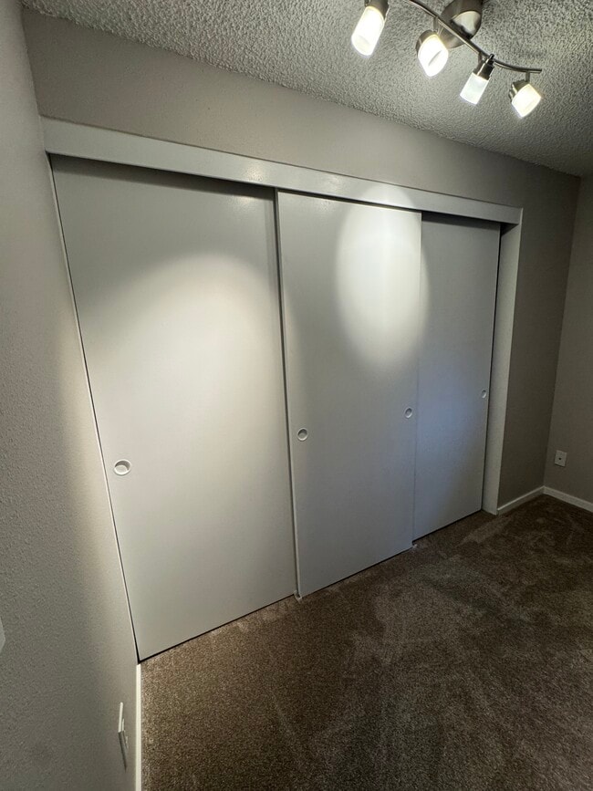 Building Photo - Fully Renovated 2 bedroom, 1.5 bath Apartment with New Appliances and Separate Garage!  Fully Rem...