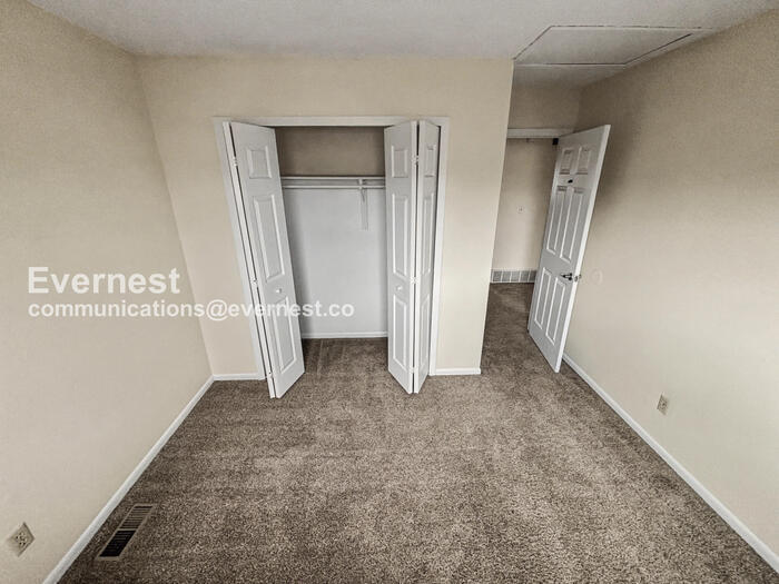 Building Photo - 4660 Anjelina Cir N