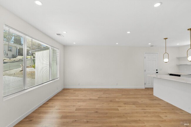 Building Photo - 8 Corte Dorado