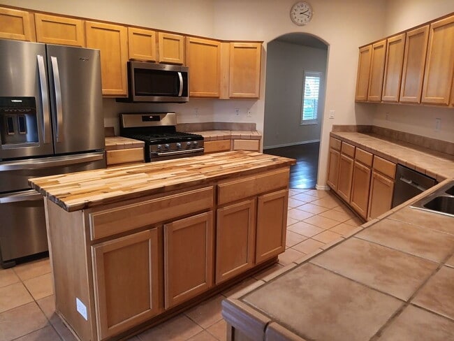 Building Photo - Single Family Home