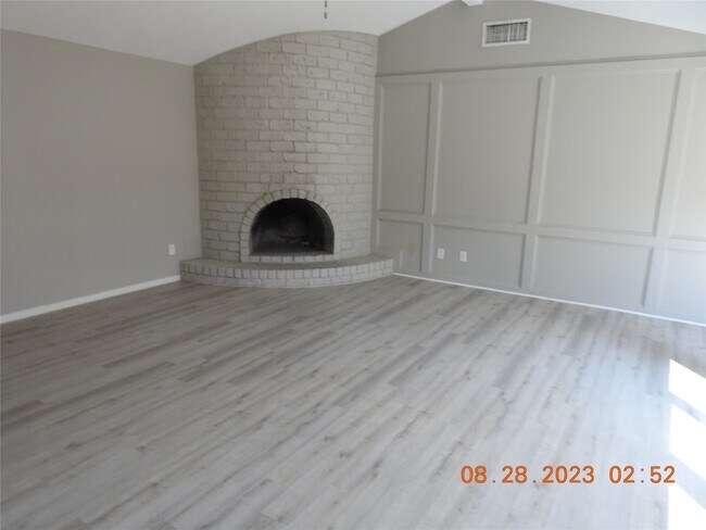 Building Photo - 22 Chapparal Ct