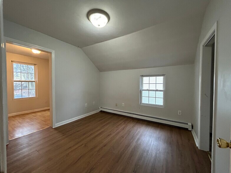 Building Photo - 4 Carlstad St