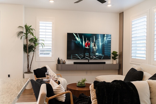 Building Photo - 36351 Elizabeth Ln