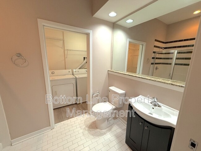 Building Photo - 2125 Southend Dr