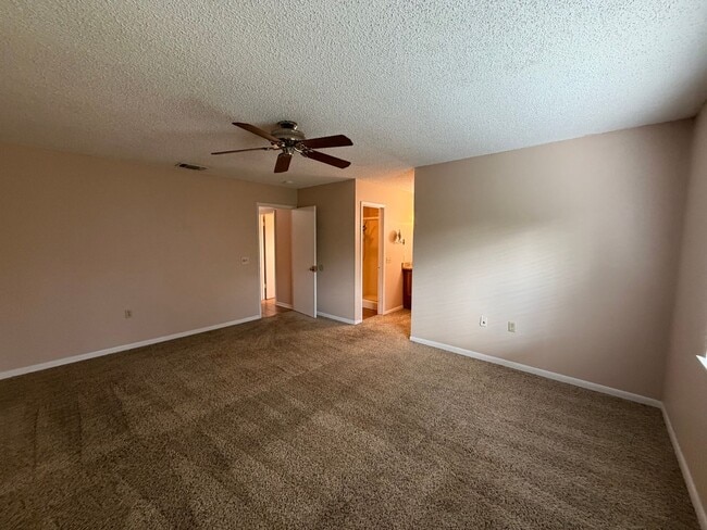 Building Photo - Charming One-Story Ranch on Corner Lot in ...