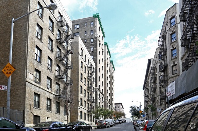 Building Photo - 3647 Broadway