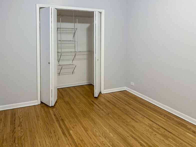 Building Photo - 3706 N Sheffield Ave