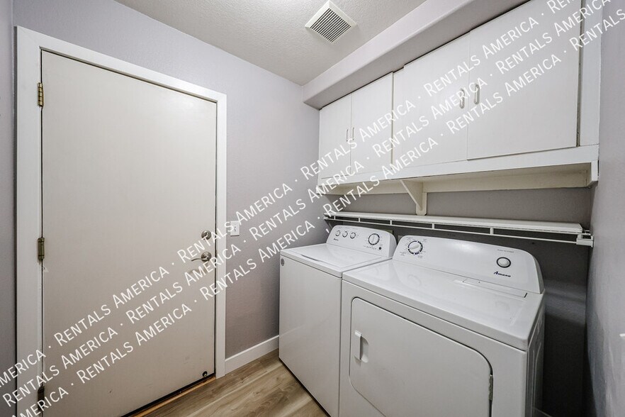 Building Photo - 133 W Muriel Dr