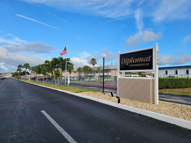 Building Photo - Cocoa Beach Condo