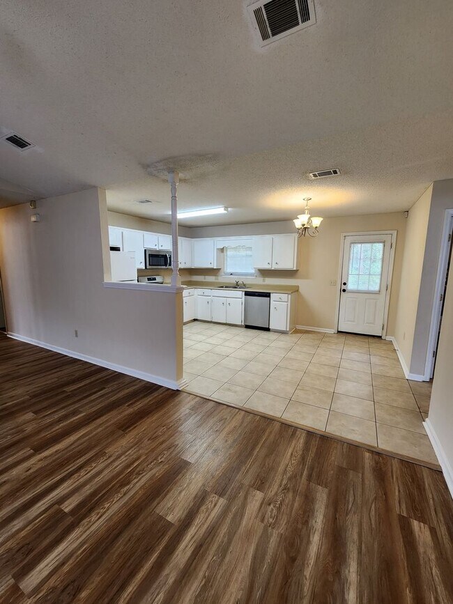 Building Photo - 906 Rice Ct
