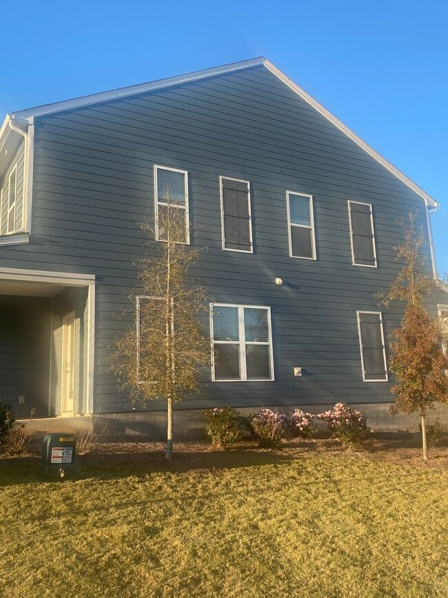 Building Photo - 2 Bedroom / 2.5 Bathroom Townhouse in Concord