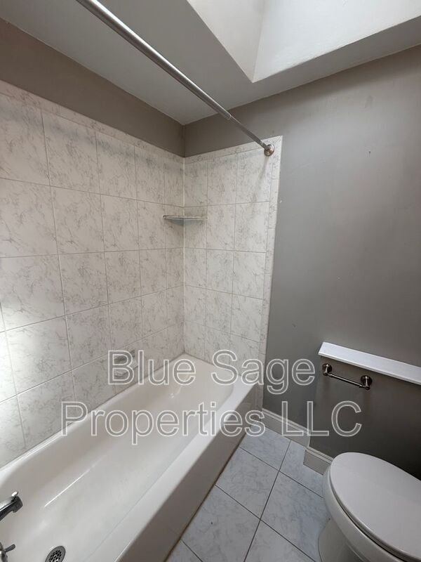 Building Photo - 528 Chester Ave